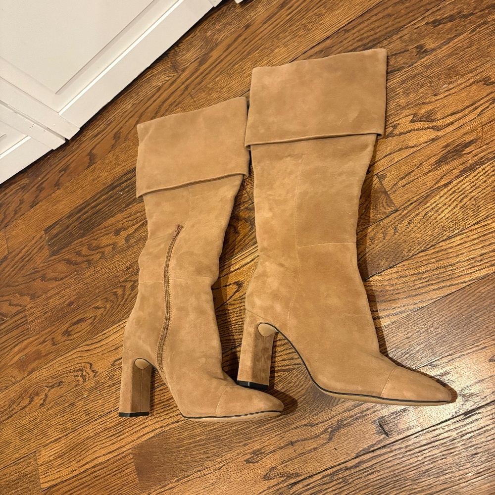 NWOT Something Navy Size 8 Suede Boots Carmel